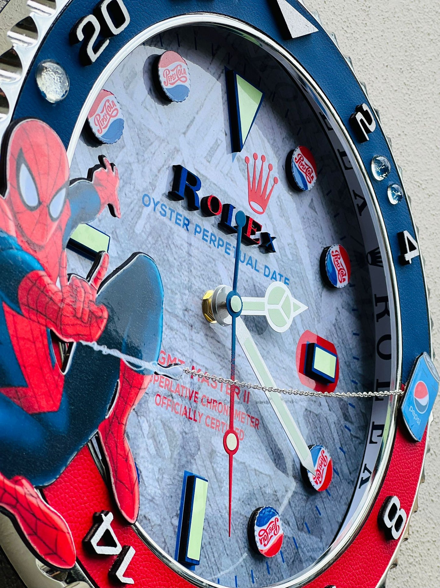 Orologio Custom Gmt Spiderman x Pepsi da muro