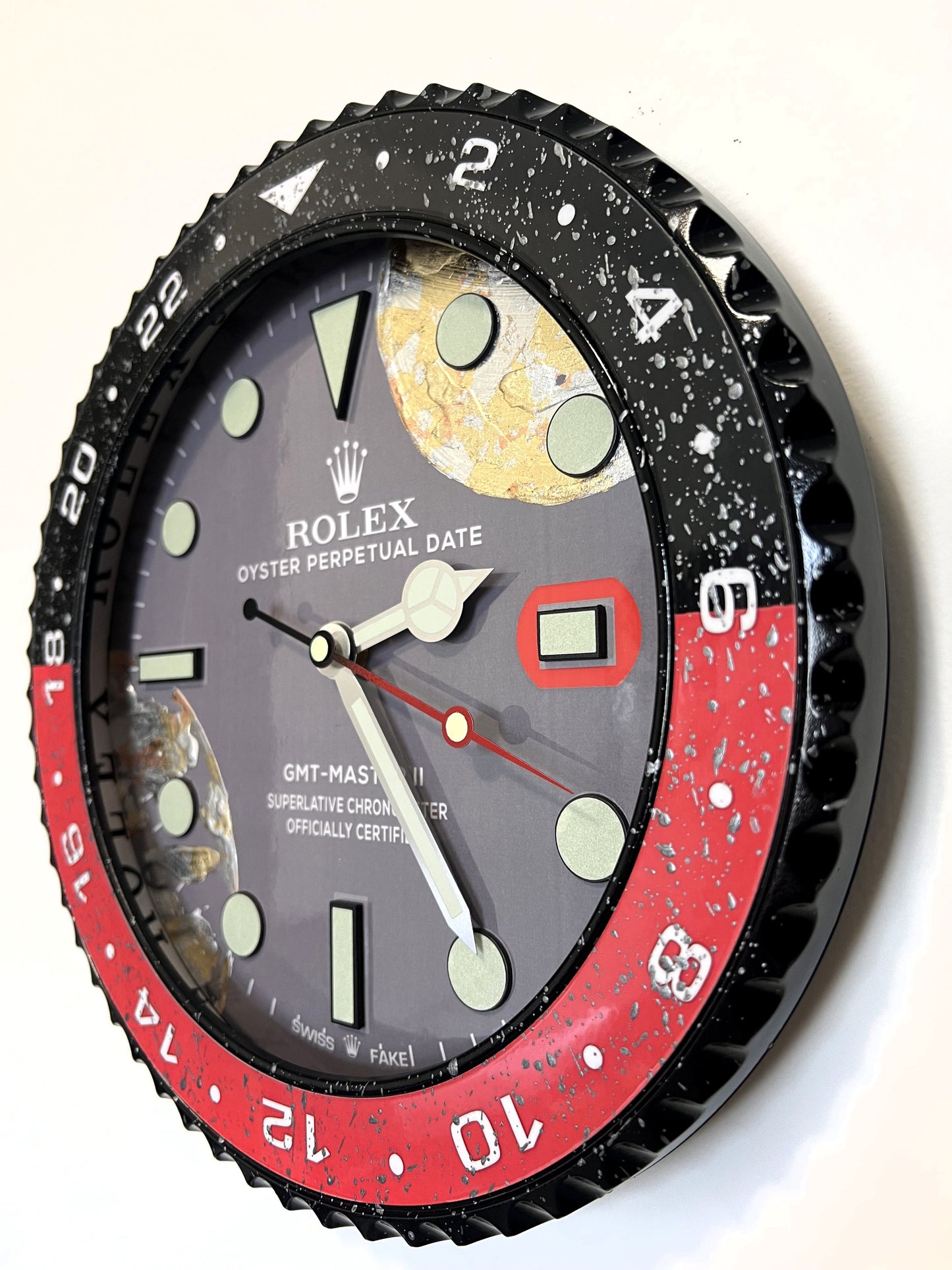Orologio Gmt The Fake World Custom da muro