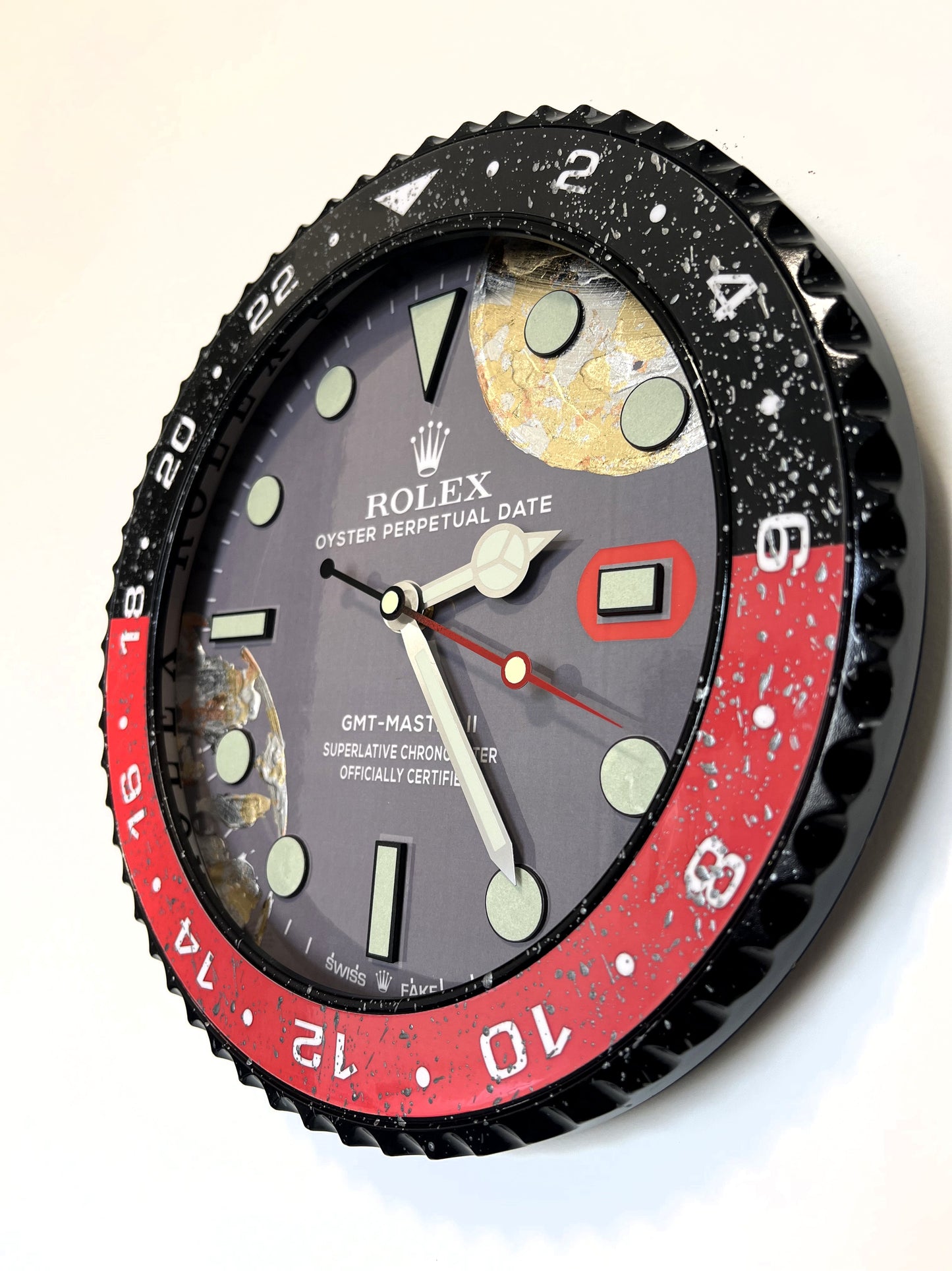Orologio Gmt The Fake World Custom da muro