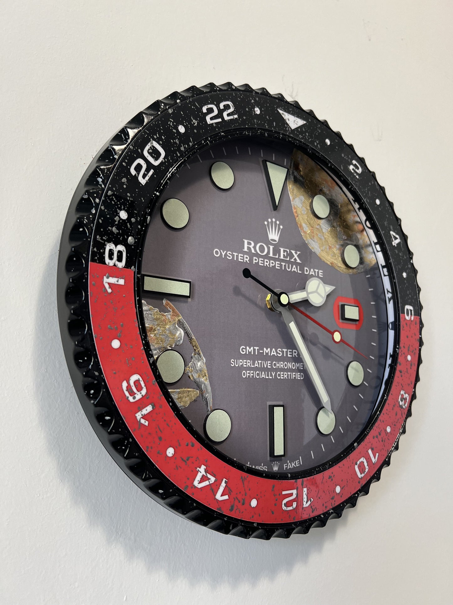 Orologio Gmt The Fake World Custom da muro