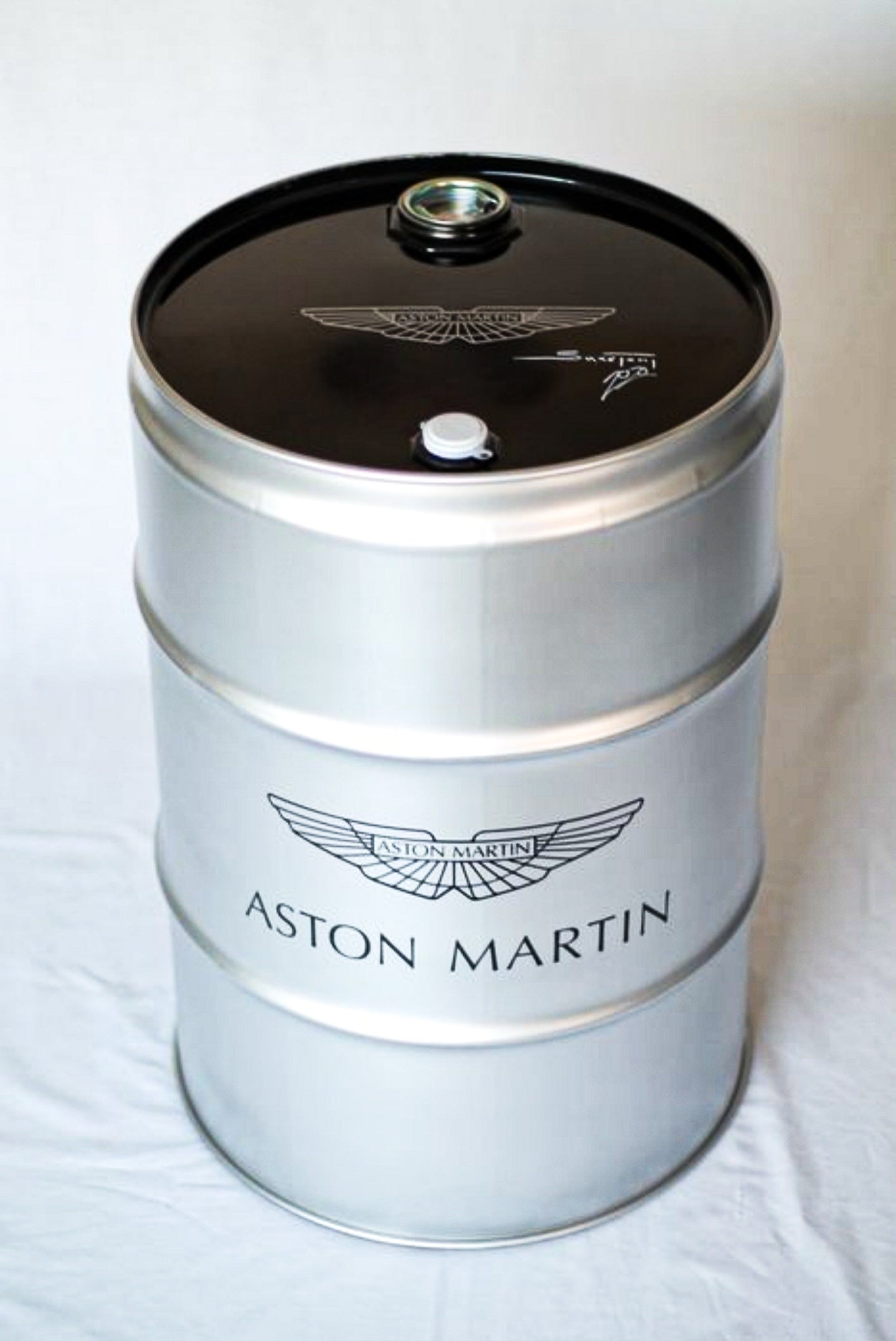 Barile di Lusso Aston Martin ( Suketchi Artist )