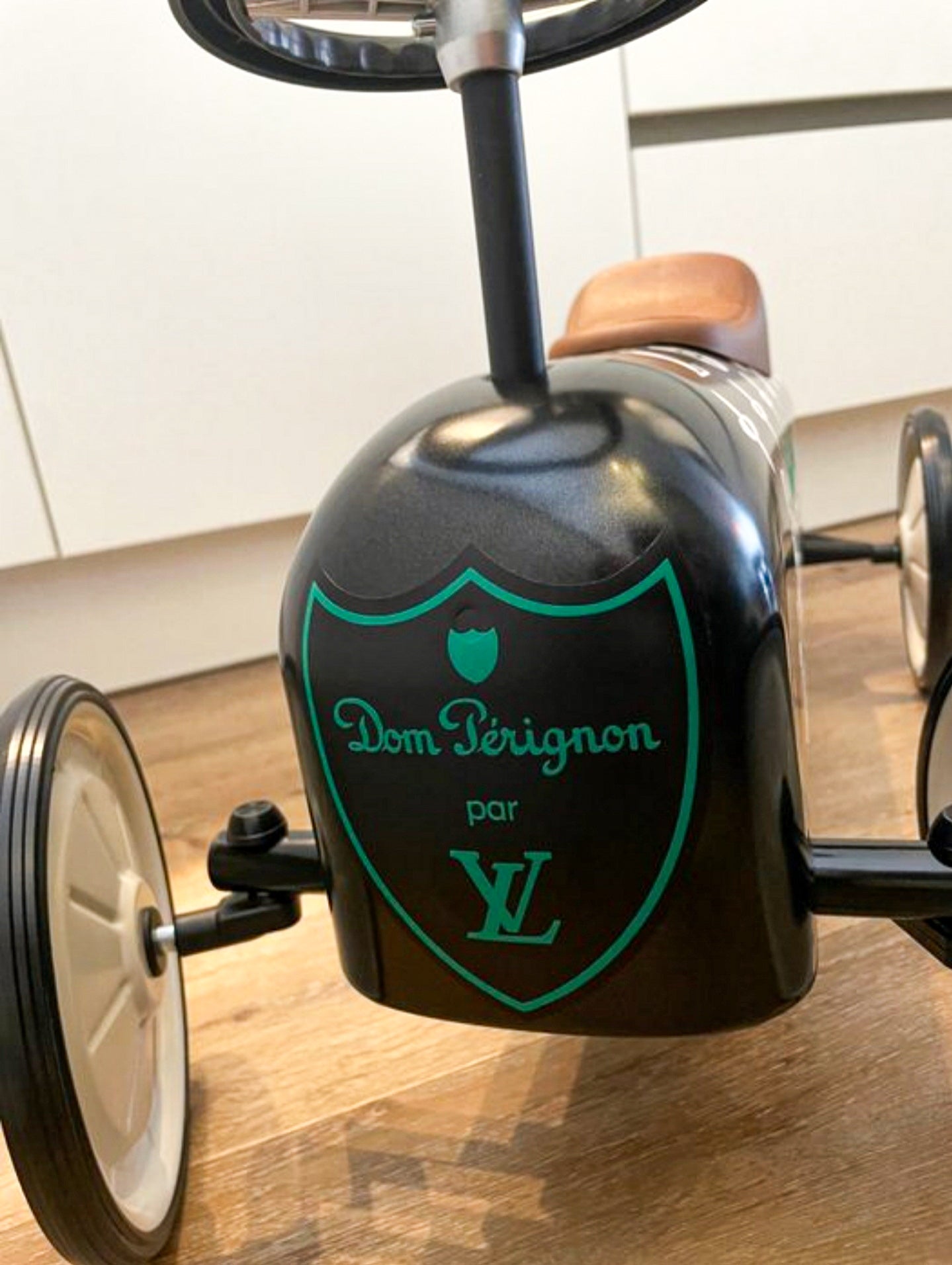 Macchina Louis Vuitton X Dom Perignon "The Dom Perignon par LV edition " ( MVM Artist )