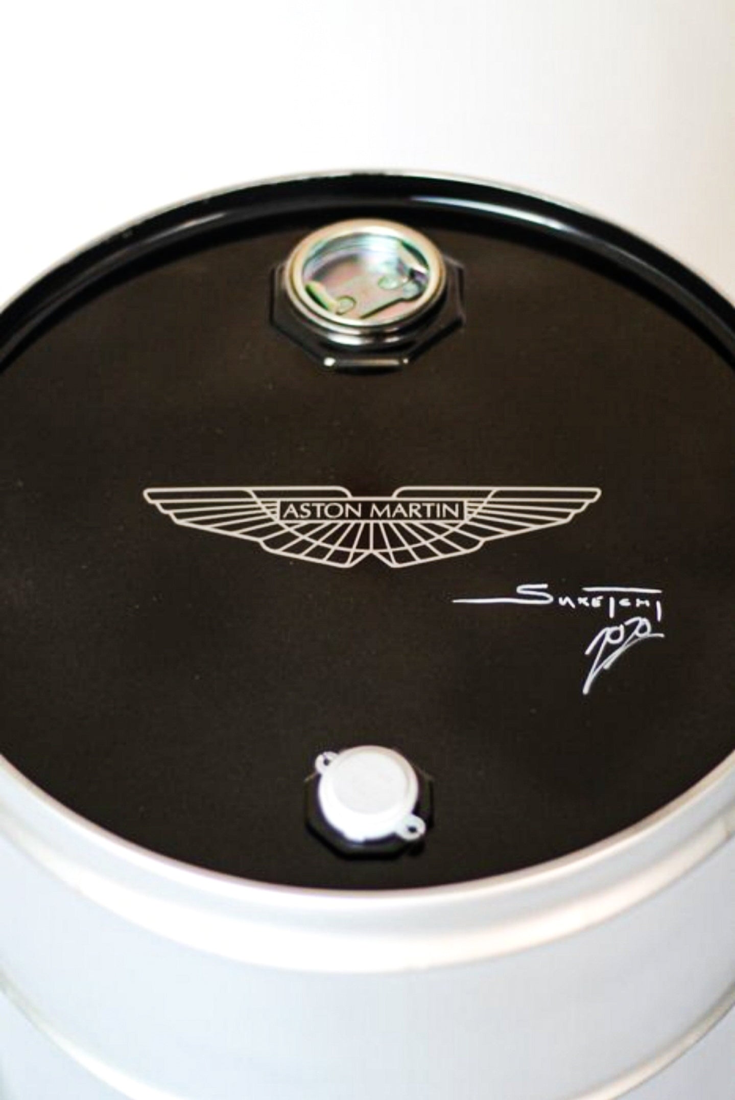 Barile di Lusso Aston Martin ( Suketchi Artist )
