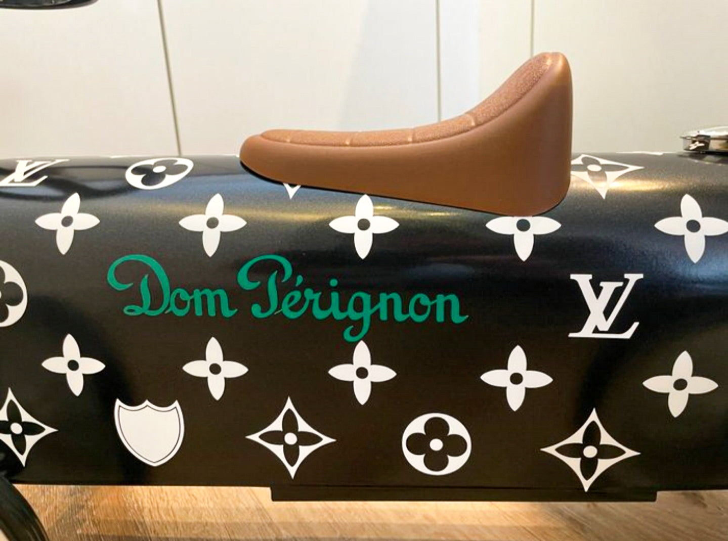 Macchina Louis Vuitton X Dom Perignon "The Dom Perignon par LV edition " ( MVM Artist )