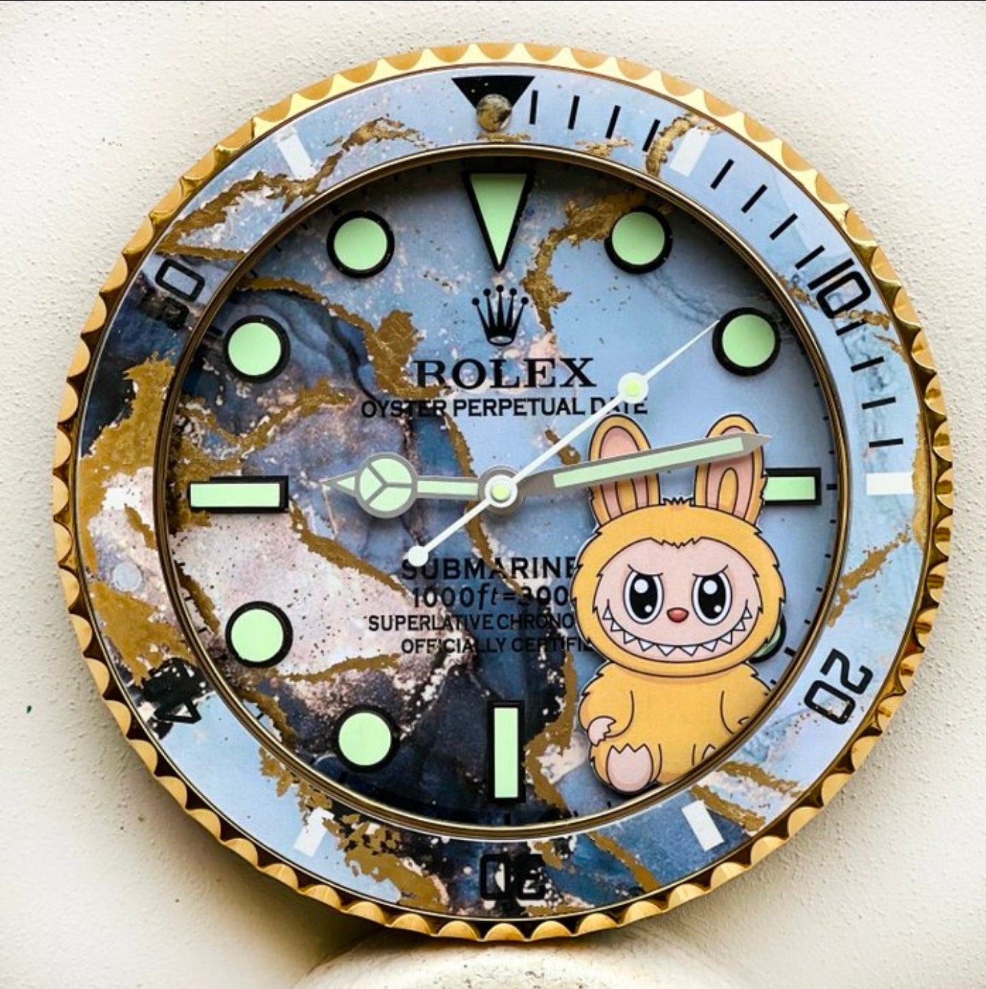 Orologio "The Golden Labubu" Custom da Parete
